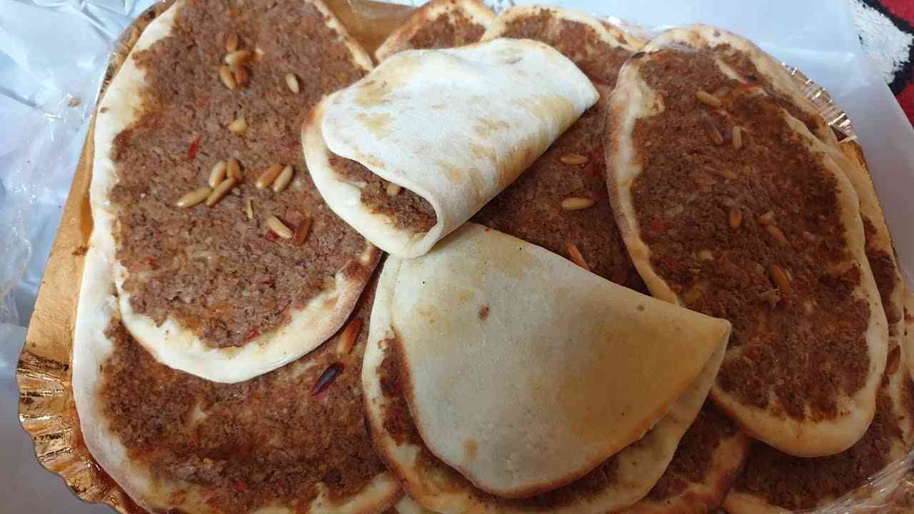 الصفيحة الشامية الأصلية بعجينة طرية وحشوة لحم شهية